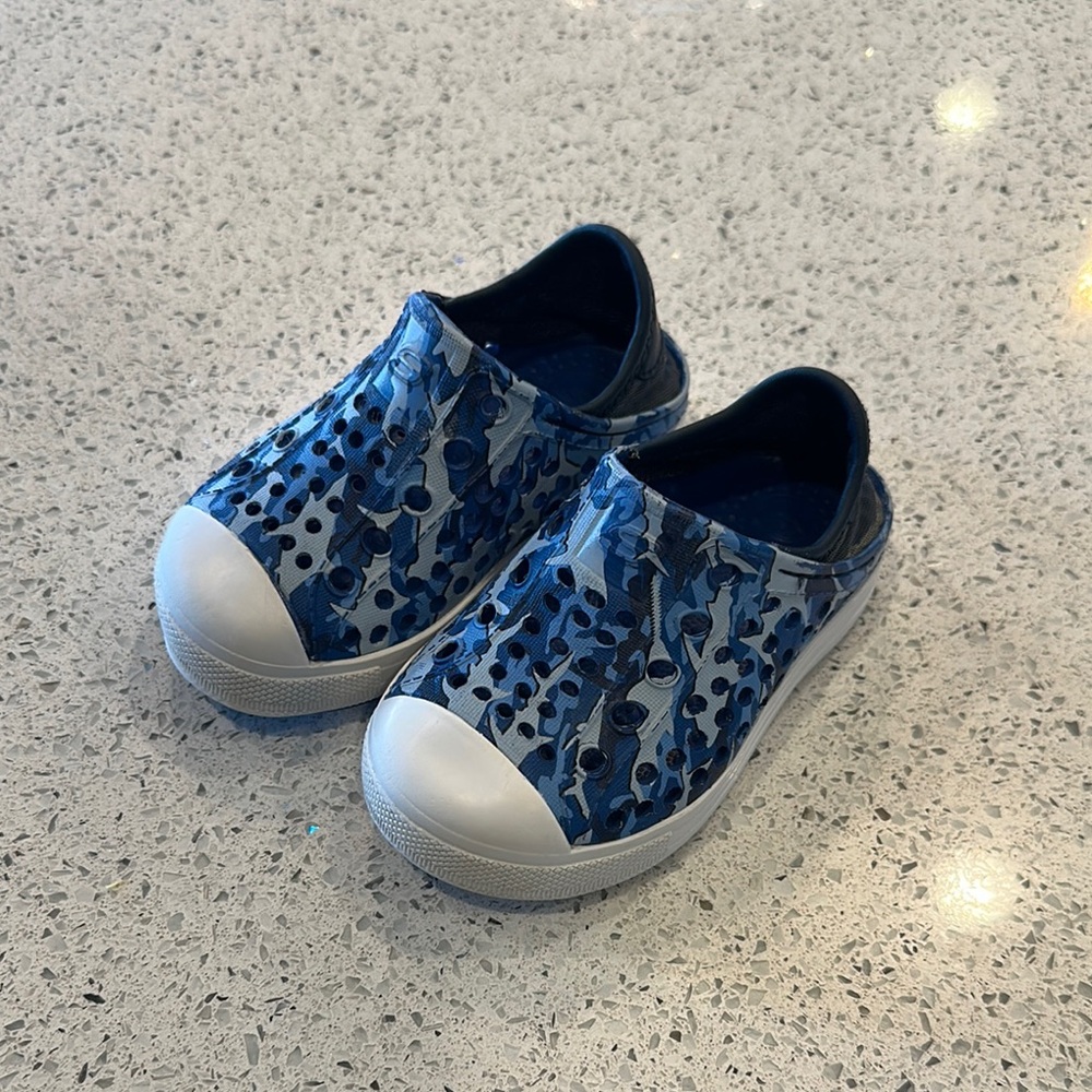 Skechers Guzman Steps Slip-On Sneaker
